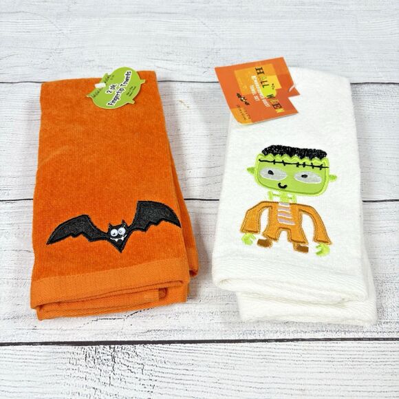 Halloween Fingertip Towels Set of 4 (2 sets of 2) Orange Bats White Witch Frank - Picture 1 of 5